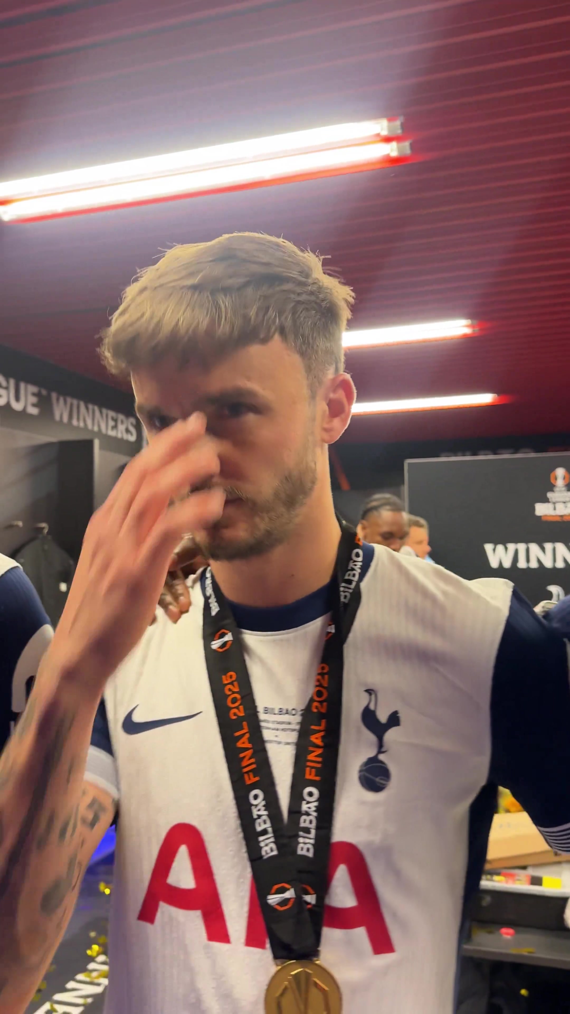 英超第17踢欧冠！热刺球员更衣室内列队听欧冠主题曲