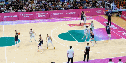 ?啊！周琦刚打不到9分钟 与裁判激烈交流连吃两T被驱逐?