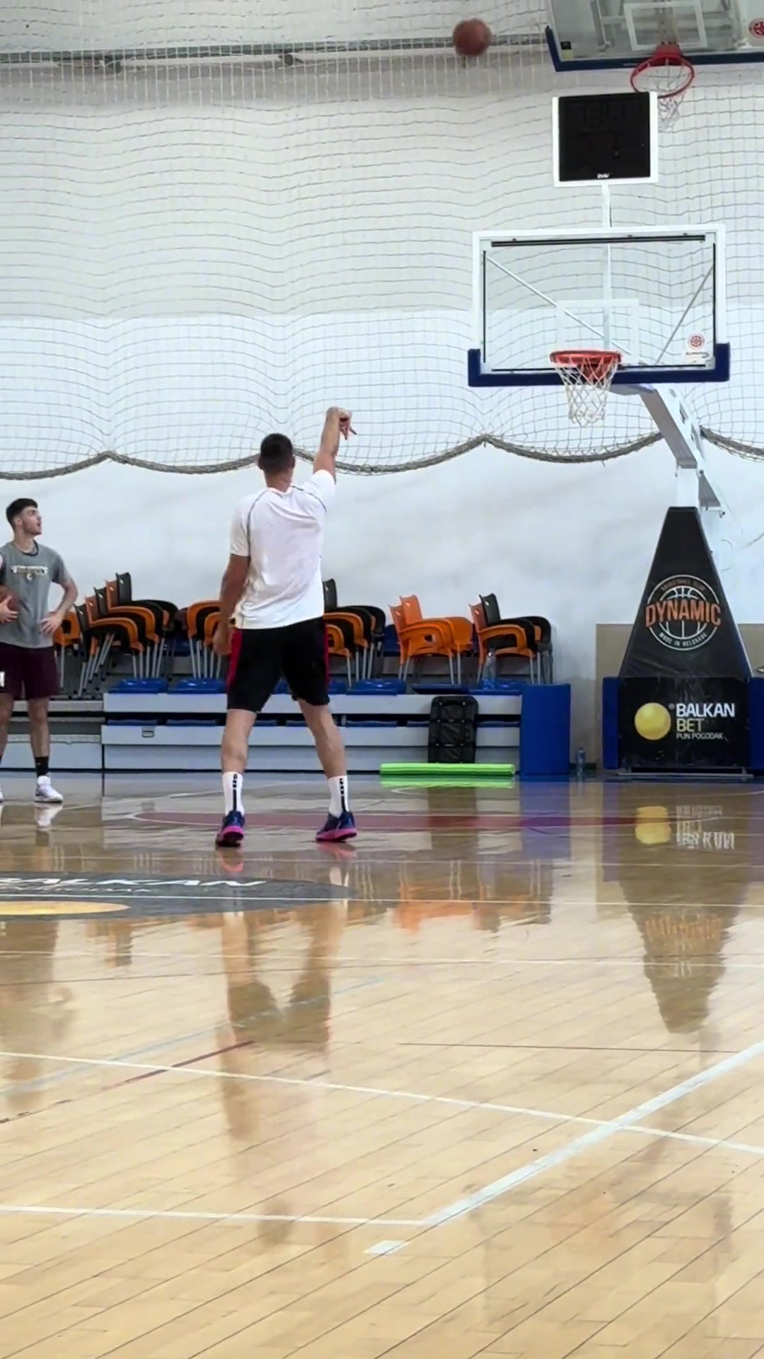 提升个人能力！邹阳分享塞尔维亚特训日记 偶遇武切维奇训练